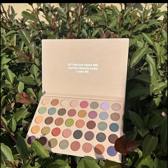 Eyeshadow Palette 40 Colors - Picture 4 of 8